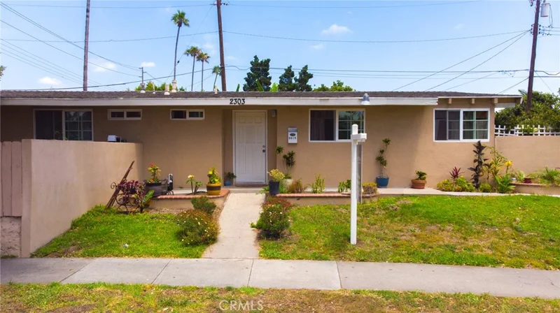 2303 S Lowell Street, Santa Ana, CA 92707