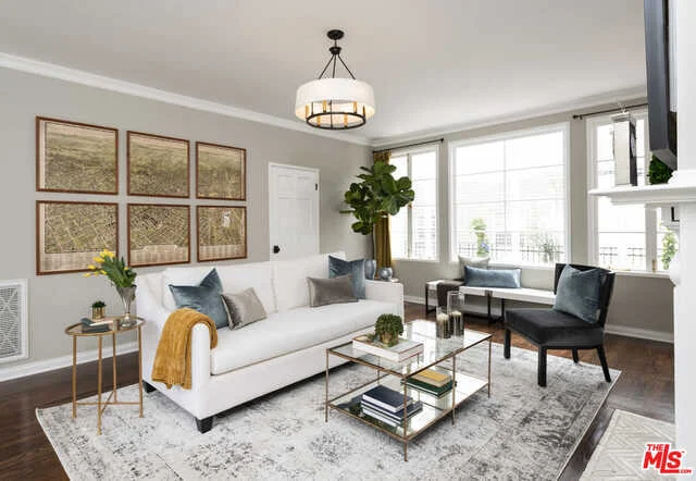 118 118.5 N Flores Street, Los Angeles, CA 90048