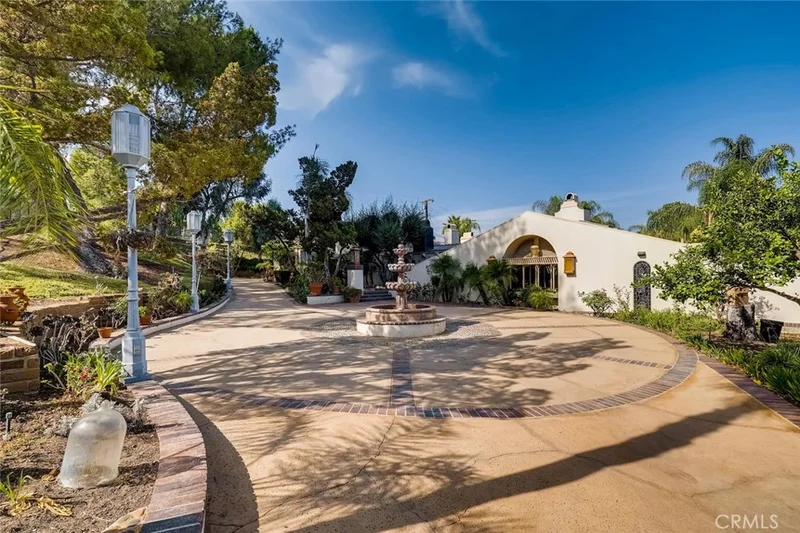 10021 Highcliff, Santa Ana, CA 92705