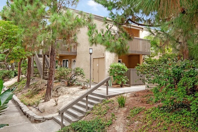 8692 Via Mallorca #D, La Jolla, CA 92037