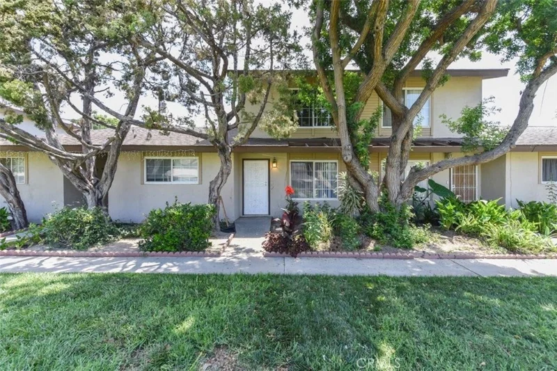 521 Lyon #10, Santa Ana, CA 92701
