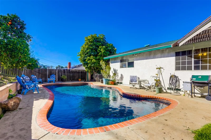10035 Norte Mesa Dr, Spring Valley, CA 91977