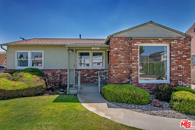 7852 Croydon, Los Angeles, CA 90045