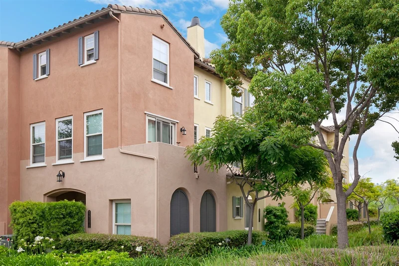 2704 Escala Cir, San Diego, CA 92108
