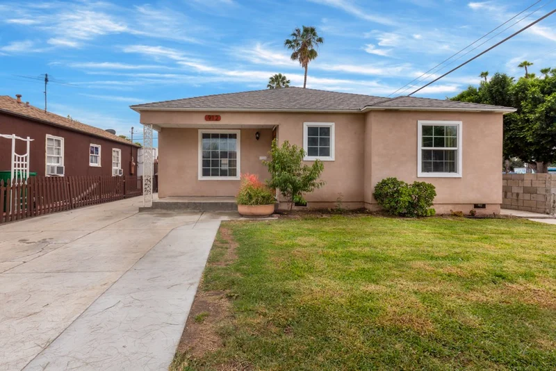 912 W Saint Gertrude Place, Santa Ana, CA 92707