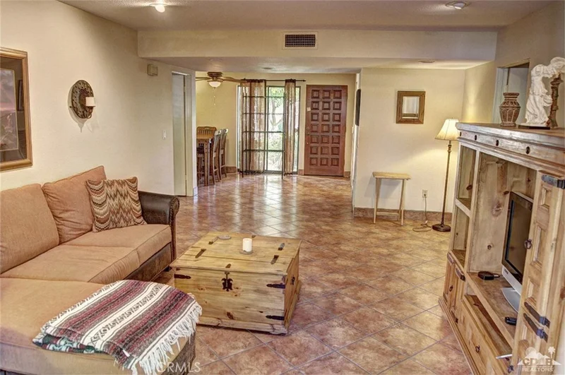 255 Avenida Granada #214, Palm Springs, CA 92264