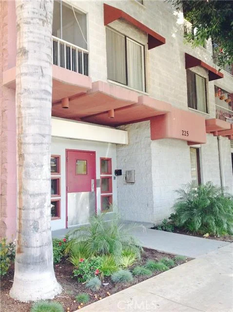 225 6th #305, Long Beach, CA 90802