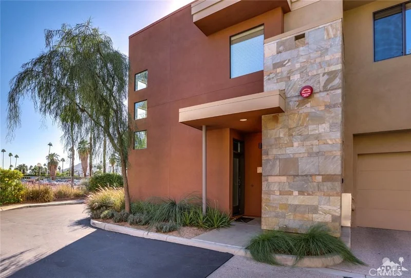 1010 Palm Canyon #204, Palm Springs, CA 92264