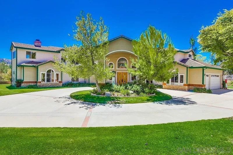 10096 Pebble Creek Lane, El Cajon, CA 92021