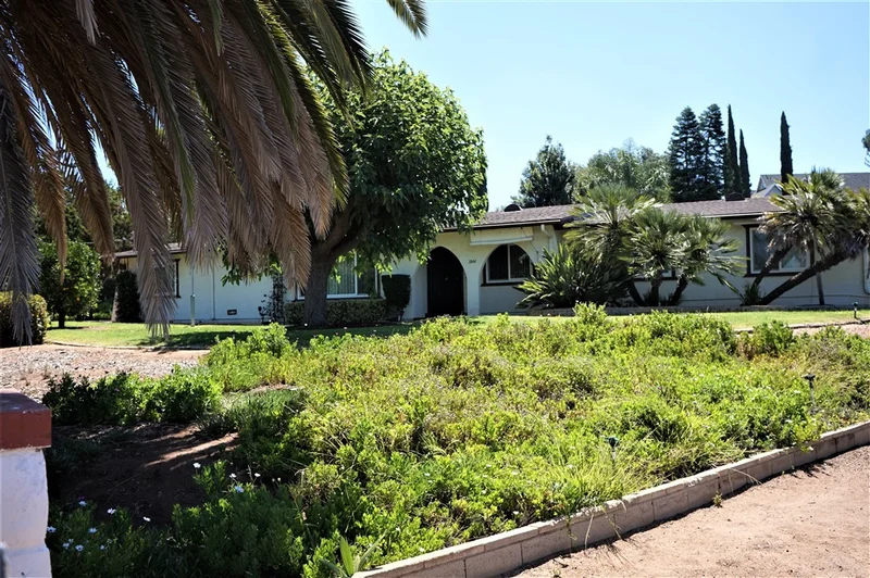 1844 Summit Dr., Escondido, CA 92027