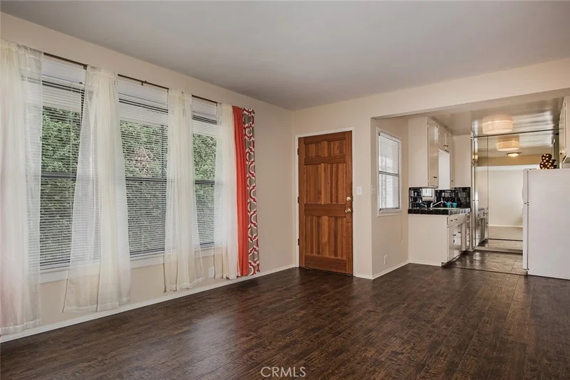 1047 1st #10, Long Beach, CA 90802