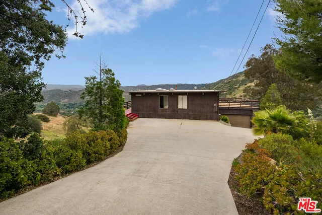25256 Piuma Road, Calabasas, CA 91302