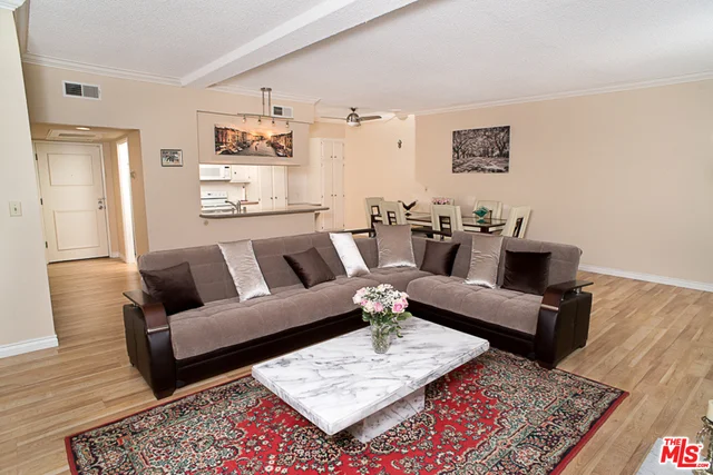 5139 Balboa Blvd #306, Encino, CA 91316