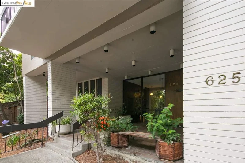 625 El Dorado Ave #206, Oakland, CA 94611