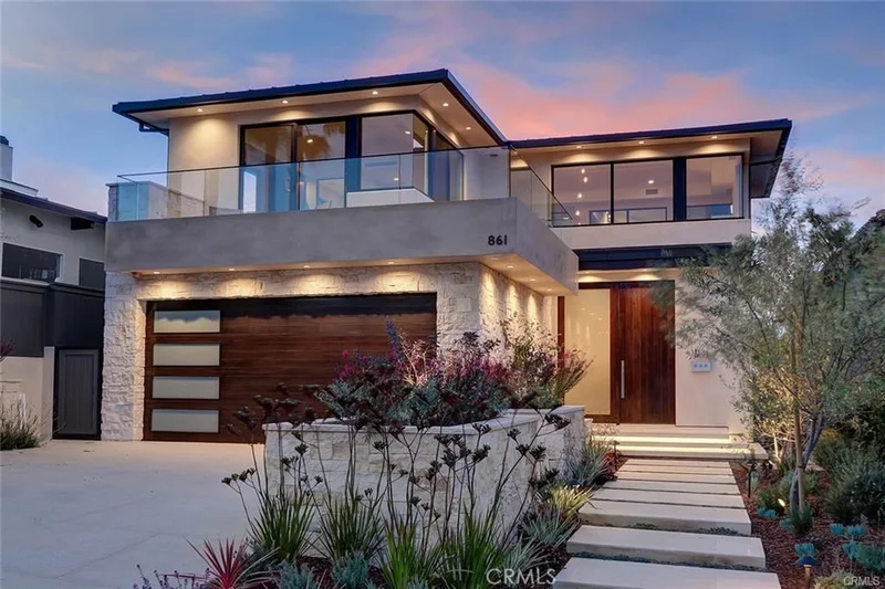 861 8th, Manhattan Beach, CA 90266