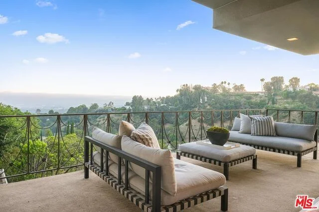 11284 Chalon, Los Angeles, CA 90049