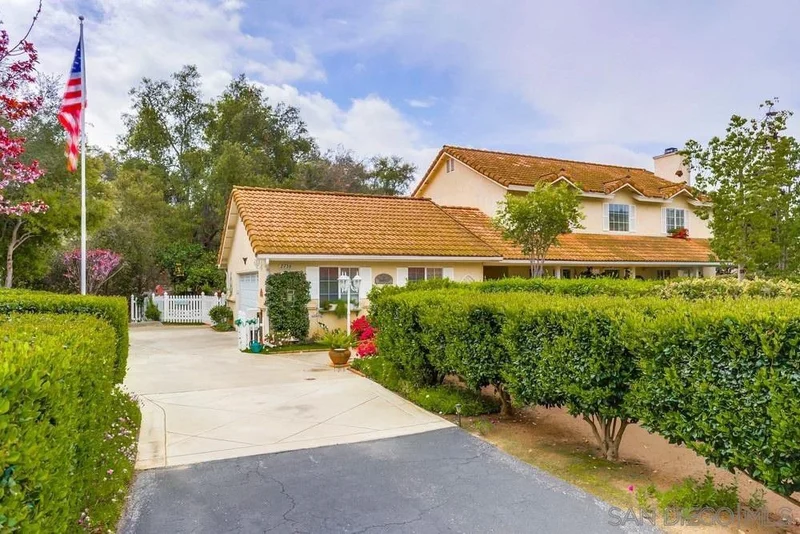 2736 Secret Lake Ln, Fallbrook, CA 92028