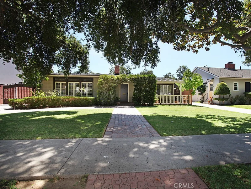 906 Santa Clara, Santa Ana, CA 92706
