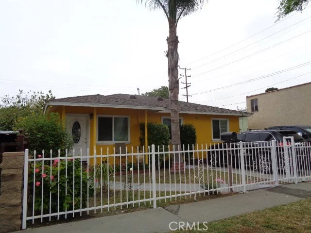 7832 Whitsett, Los Angeles, CA 90001