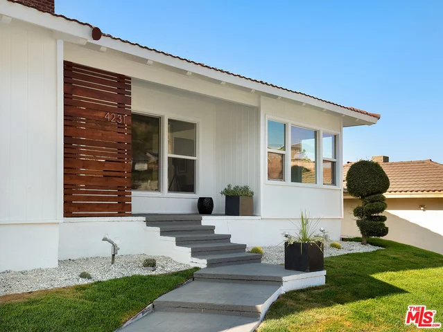 4231 Hillcrest, Los Angeles, CA 90008