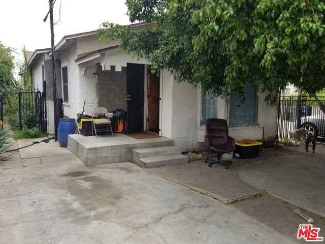 1043 89th, Los Angeles, CA 90044