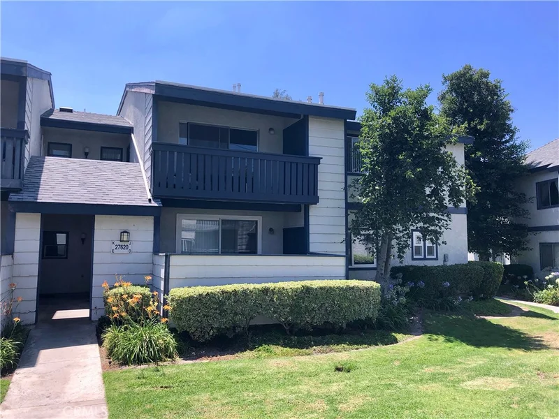 27620 Susan Beth Way J, Saugus, CA 91350