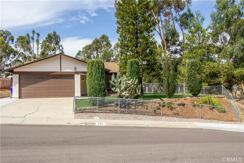 898 Angelus, San Diego, CA 92114