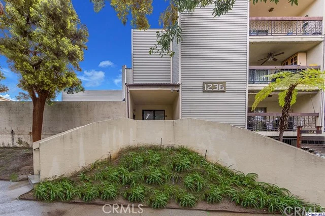 1236 Columbus #40, Glendale, CA 91202