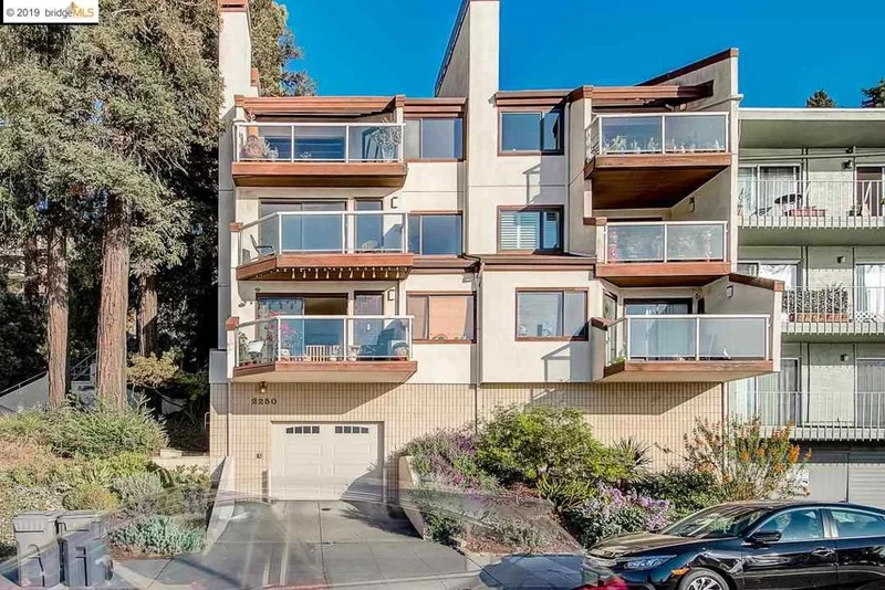2250 Lakeshore Ave ##3, Oakland, CA 94606-1058