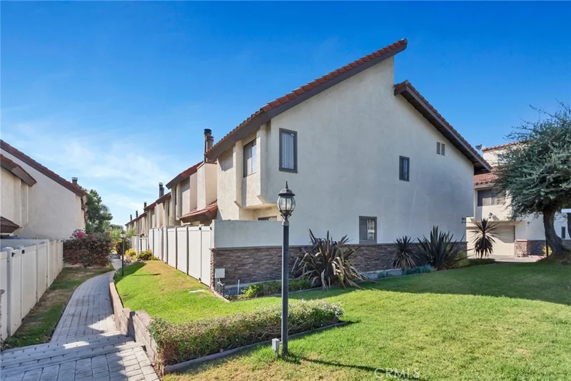 5577 Pioneer #12, Whittier, CA 90601