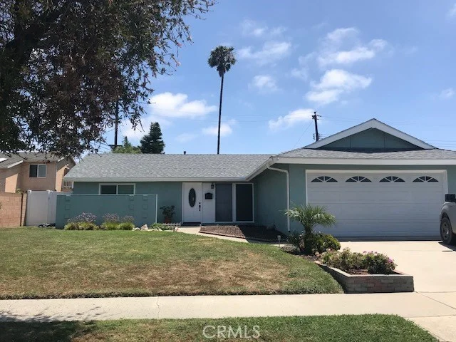 8832 Dolphin Dr., Huntington Beach, CA 92646