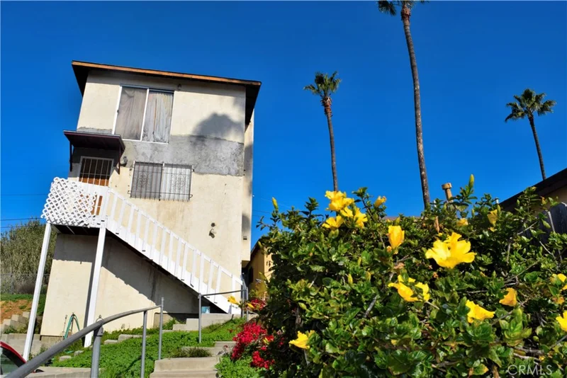 2746 Island, San Diego, CA 92102