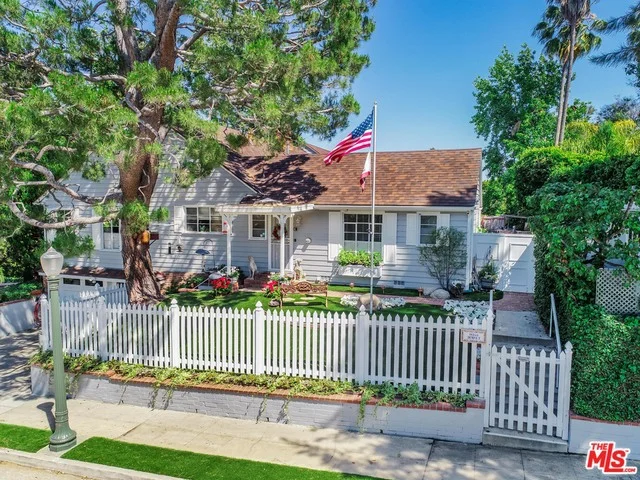 11260 Sunset, Los Angeles, CA 90049