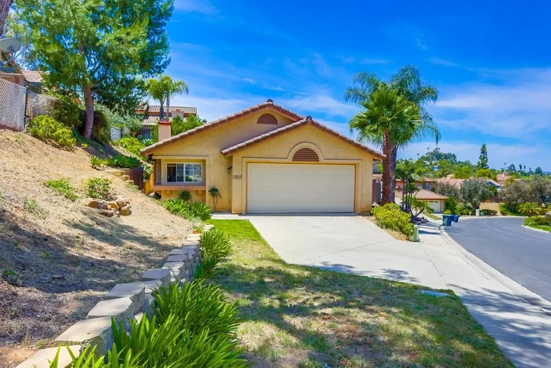 1865 Loreto Gln, Escondido, CA 92027