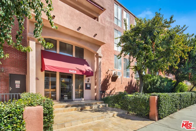 5454 Zelzah #106, Encino, CA 91316