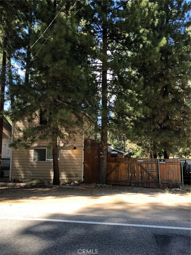 22906 Waters, Crestline, CA 92325