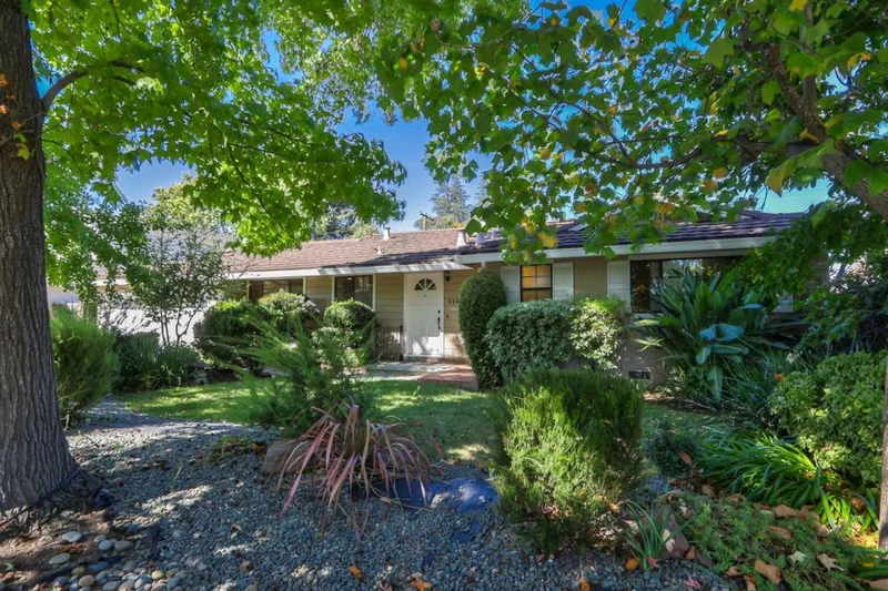 1134 Cuesta, Mountain View, CA 94040