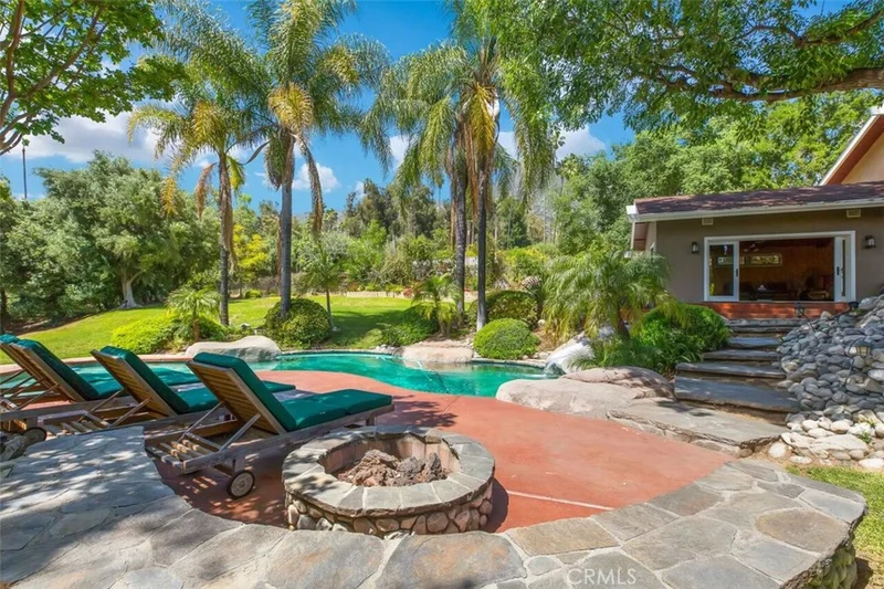1881 Country, Pasadena, CA 91107