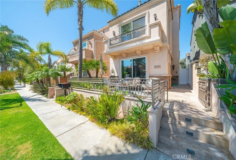 519 9th, Huntington Beach, CA 92648