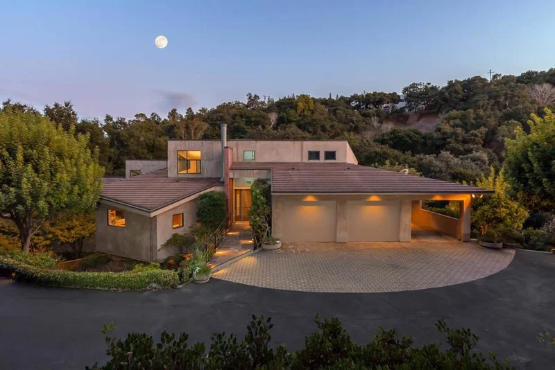 23100 Encinal, Los Altos Hills, CA 94024
