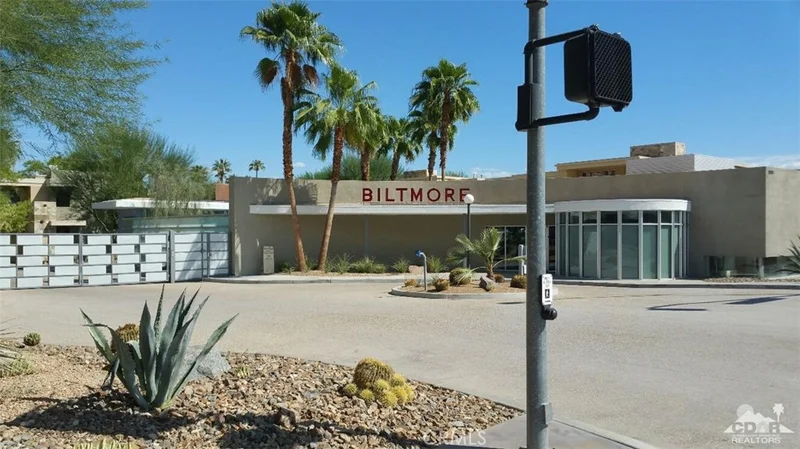 780 Palm Canyon #204, Palm Springs, CA 92264