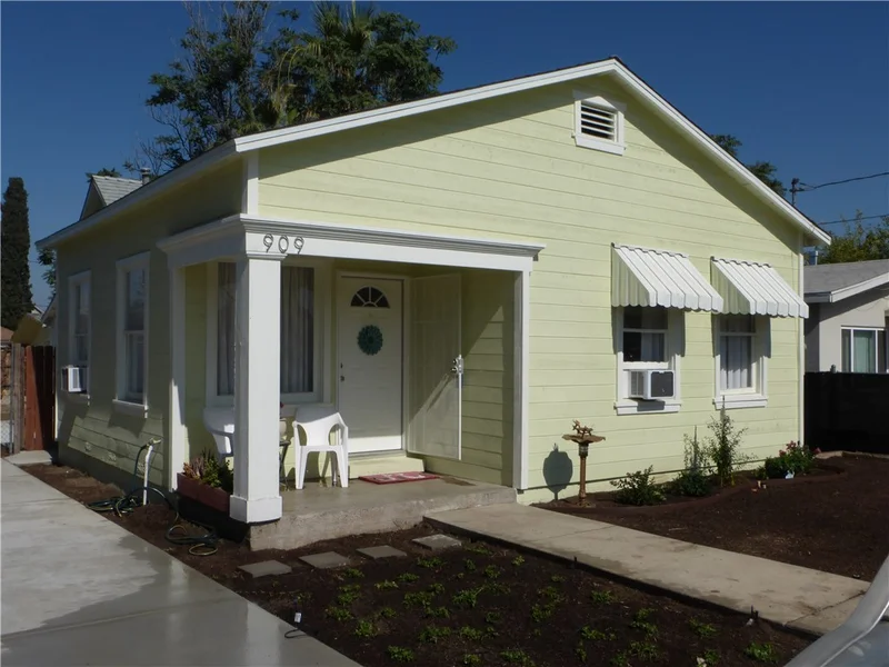 909 Webster, Redlands, CA 92374
