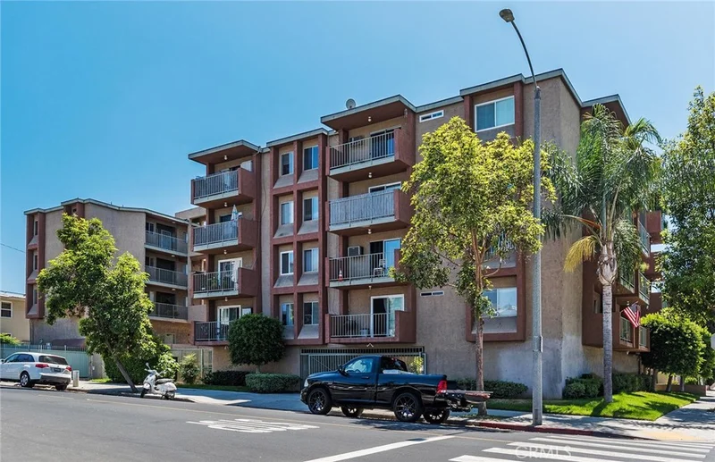 460 Golden #210, Long Beach, CA 90802