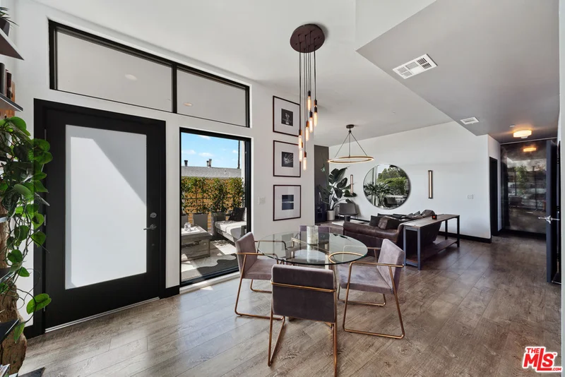 1223 Larrabee #1, West Hollywood, CA 90069