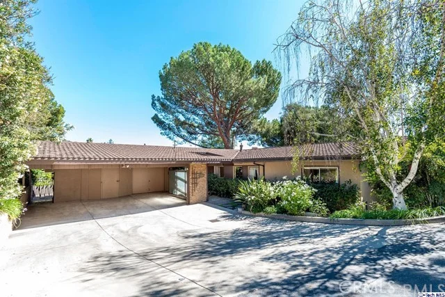2301 Chapman, La Crescenta, CA 91214