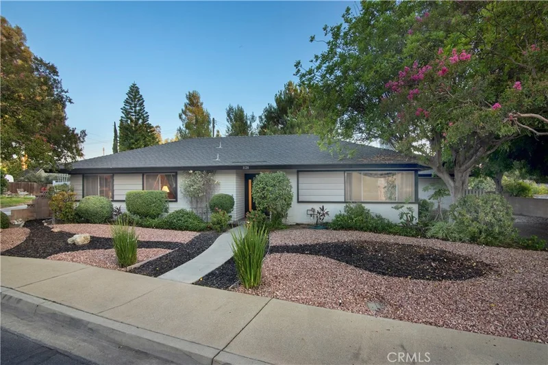 1128 Iowa, Claremont, CA 91711