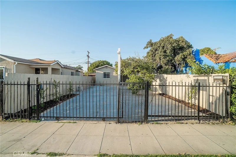 1033 66th, Los Angeles, CA 90044