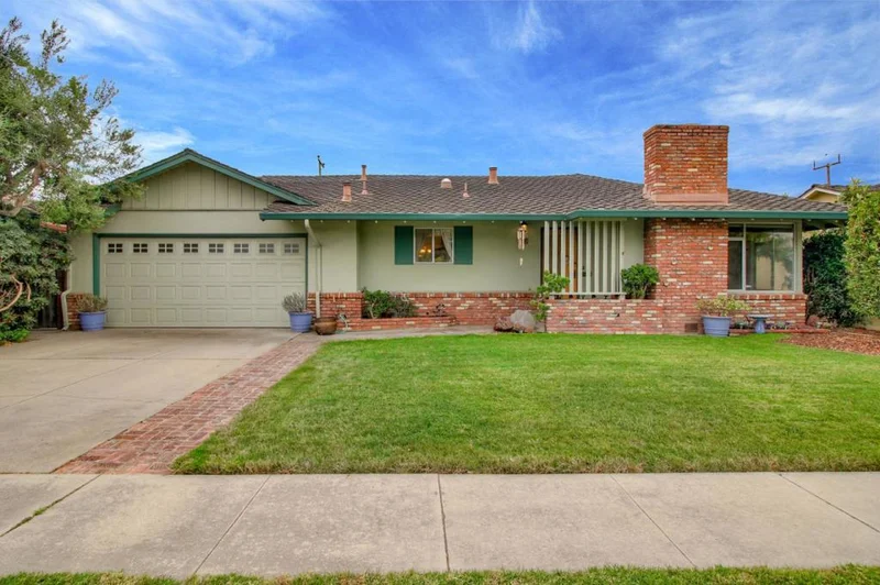226 Encinada, Salinas, CA 93901