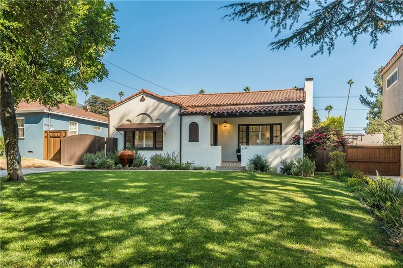 1186 N Holliston Avenue, Pasadena, CA 91104