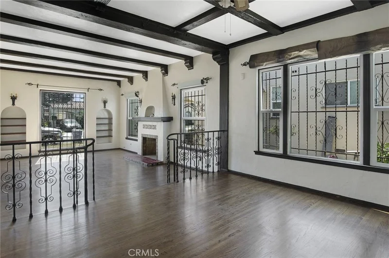 1043 82nd, Los Angeles, CA 90044